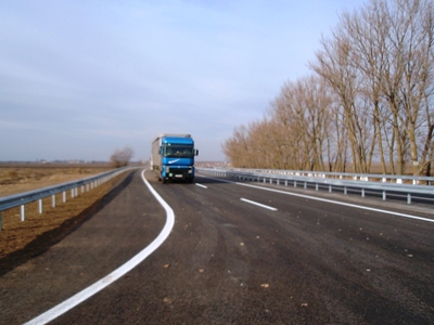 На границе Херсонской и Николаевской областей построили 3,2 км автодороги за 70 млн. грн.