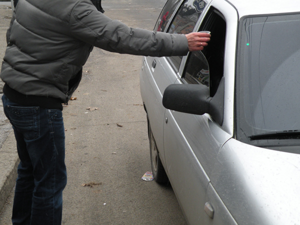 Пассажир такси, приехав из Херсона в Николаев, отравил таксиста