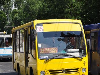 Автобусный маршрут №35 в Херсоне пустили через ТРЦ "Фабрика"