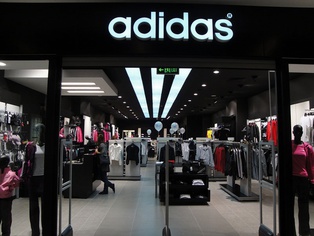 В ТРЦ Fabrika откроется фирменный магазин Adidas