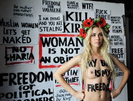 Херсонская FEMENка разделась в прямом эфире главного арабского канала