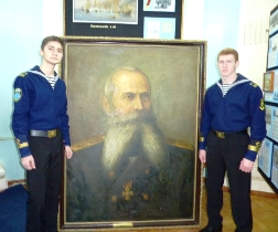 В Херсонской мореходке опять экспонируется плачущий портрет адмирала Макрова