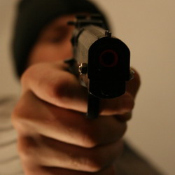 В Херсоне грабитель с пневматическим пистолетом пытался ограбить отделение Ощадбанка