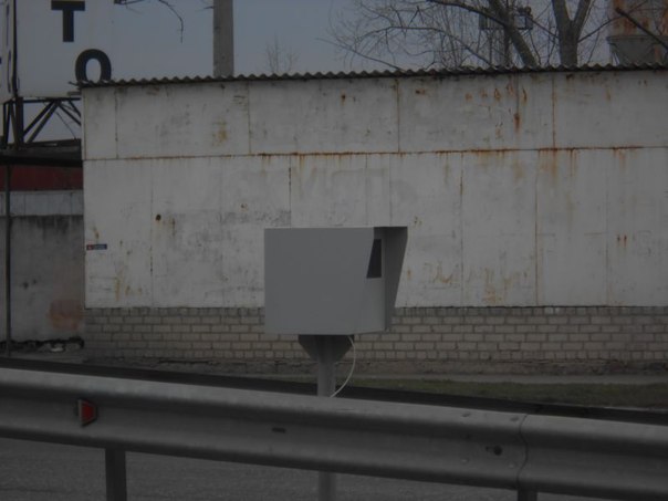 На крымской трассе возле Цюрупинска появились камеры ГАИ. Ждите письма "счастья"...