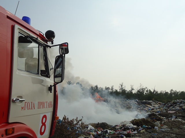 Вчера в Голой Пристани горела мусорная свалка