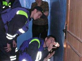 Херсонские спасатели снова занялись взломом дверей