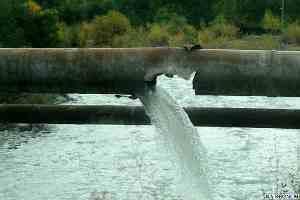В Херсоне устраняют утечки на водопроводе