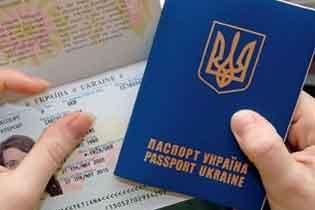 В Каховке работник миграционной службы выдавал паспорта за взятки