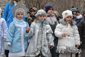 Городскую новогоднюю елку в Цюрупинске откроют 26 декабря