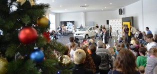 В рамках детского новогоднего утренника авто холдинга «Центр Херсон» состоялось открытие Renault