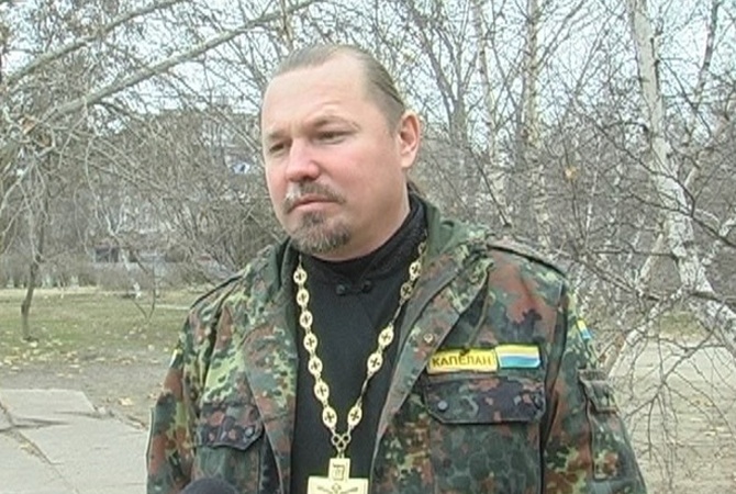 Попавшего в плен к боевикам военного священника Игоря Петренко обещают скоро освободить