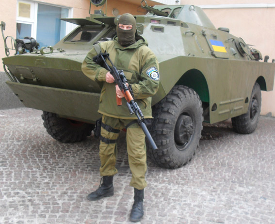 Частный предприниматель из Николаева подарил херсонским милиционерам три глушителя для автомата АКМС 
