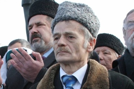 Лидеры Меджлиса крымско-татарского народа предлагают возобновить транспортное сообщение с полуостровом, но заблокировать поставки товаров и продуктов