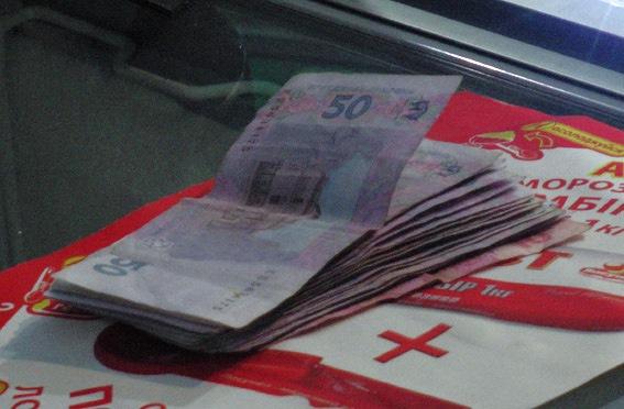 Херсонский УБЭП задержал госслужащего за взятку почти в 5 тыс. грн.