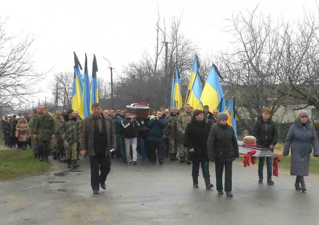 В Скадовском районе директриса школы препятствует установке мемориальных досок погибшим воинам ВСУ