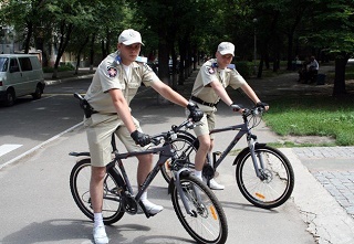 Советник Авакова рекомендует посадить милицию в курортных зонах на велосипеды и мопеды