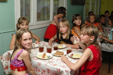 В херсонских пришкольных лагерях отдохнули более 3 тысяч детей