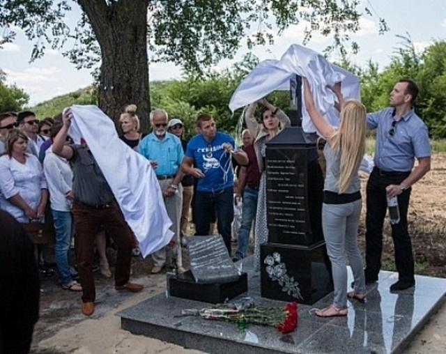 На месте гибели Кузьмы "Скрябина" херсонские мастера установили мемориал