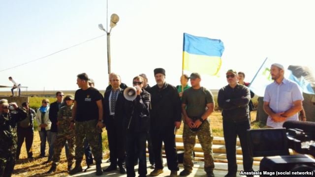 На админгранице с Крымом прошел митинг, приуроченный к началу блокады