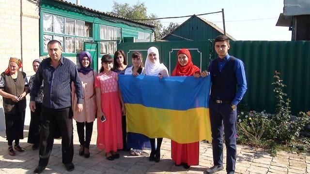 На турецкой свадьбе под Геническом жениха встречали с флагом Украины