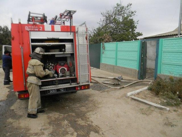 В Каховском районе при пожаре едва не угорел спящий мужчина