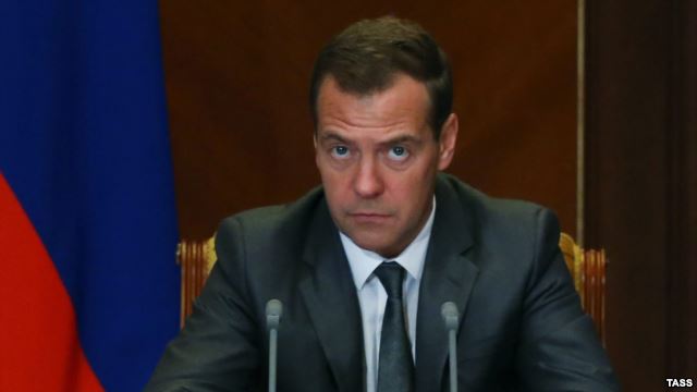 Медведев назвал «свинством» энергоблокаду Крыма