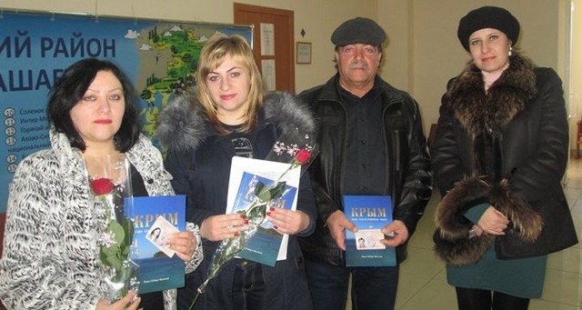 Семеро крымских татар получили удостоверения депортированного