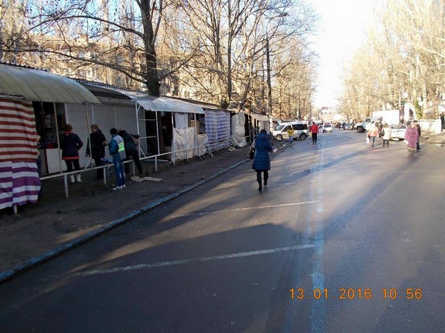 Херсонская инспекция по благоустройству "зачистила" улицу Мира