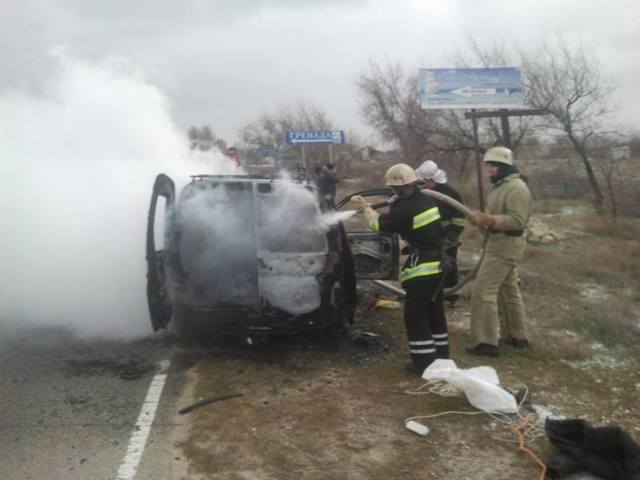 На трассе возле Стрелково загорелся Peugeot, ущерб оценили в 100 тыс. гривен