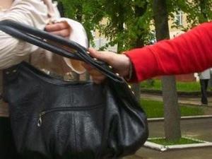 У жительницы Херсона украли сумку с крупной суммой денег