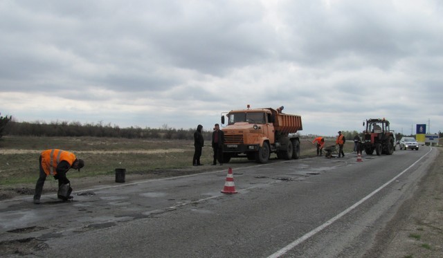 На Херсонщине за два месяца отремонтировали 10,5 тыс. квадратных метров дорог