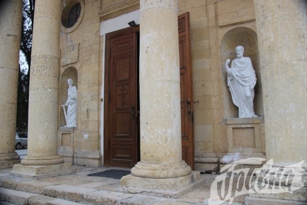 В Свято-Екатерининском соборе восстановили скульптуры поврежденные хулиганами
