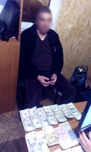 Задержанный на Чонгаре взяточник хотел в Крыму скрыться от правосудия