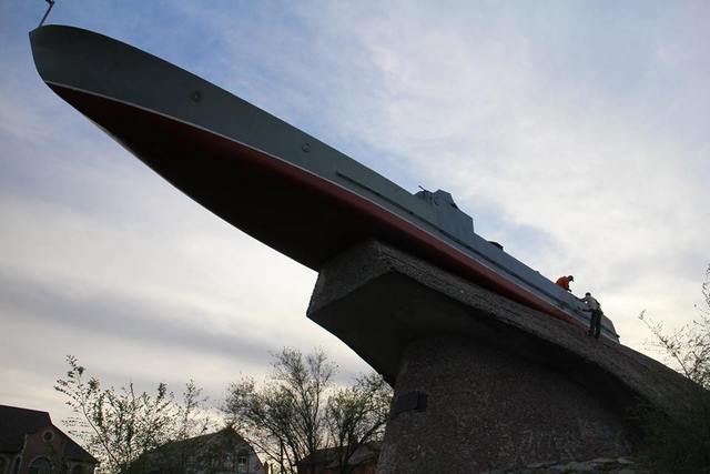 В Херсоне памятник морякам Дунайской флотилии горожане ремонтируют своими силами
