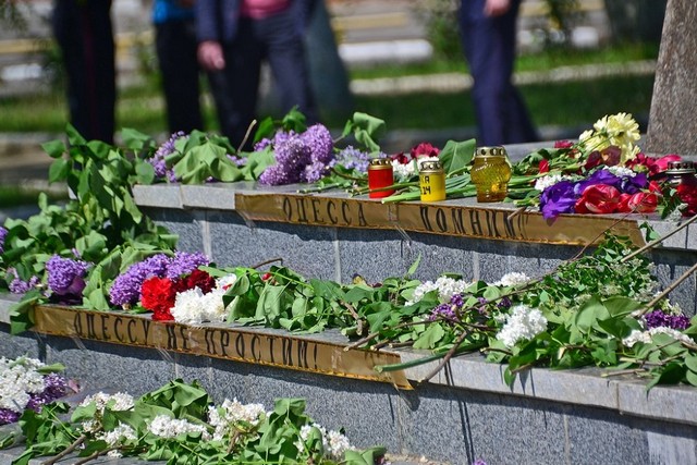 В Херсоне на акции памяти жертв трагедии в Одессе не обошлось без провокации