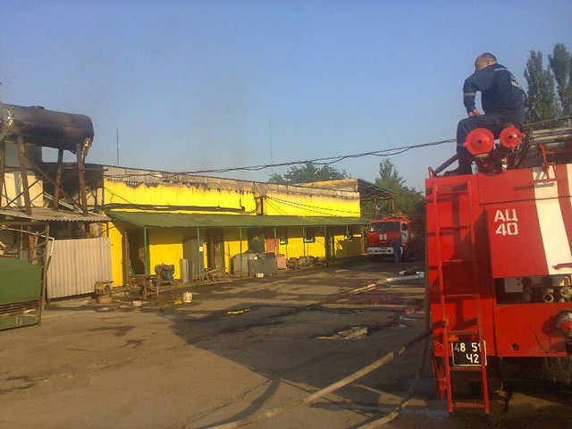 Рано утром в Белозерском районе загорелся цех «Гауды»