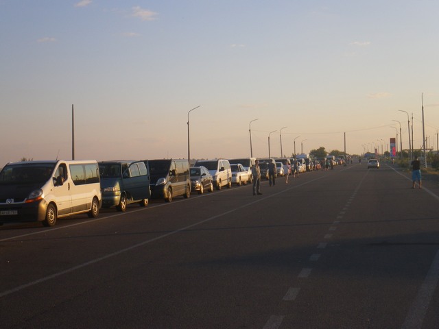 Из-за действий оккупантов на границе с Крымом снова огромные очереди авто