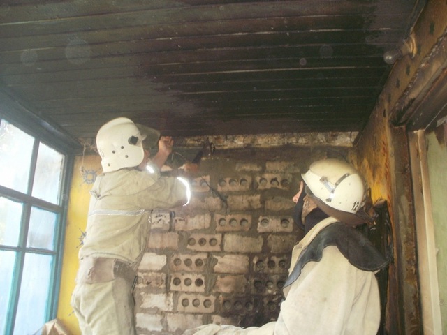 Каланчакские пожарные спасли жилой дом от огня