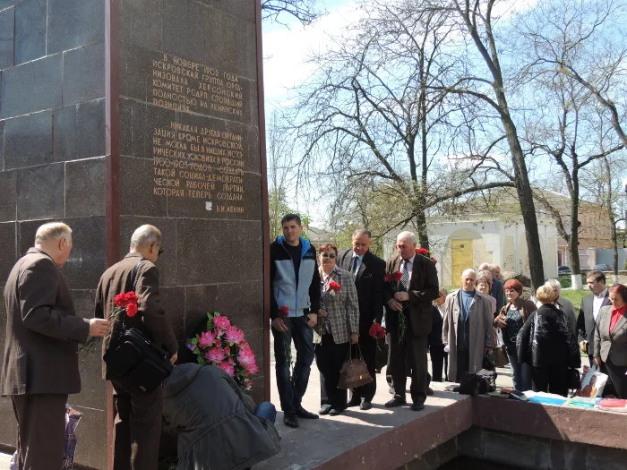 Херсонские коммунисты, отмечая 144-летие рождения Ленина, ждут “очистительную волну истории”