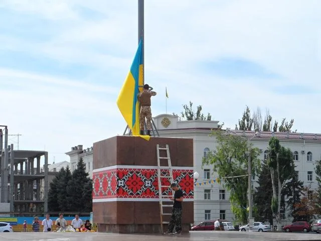 Сегодня херсонцы почтили память погибших в АТО земляков
