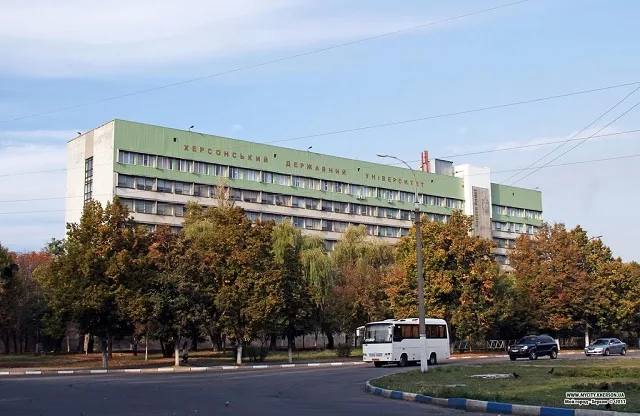 Стратонов обещает "лежащих полицейских" возле ХГУ, а Спиваковский предлагает просто перекрыть улицу