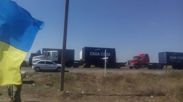 Российские пограничники специально блокируют проезд транспорта на оккупированный полуостров