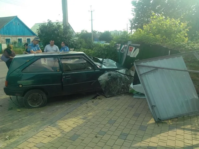 В Каховке пьяный отец посадил за руль “Таврии” 11-летнего сына. В результате – ДТП с пострадавшими
