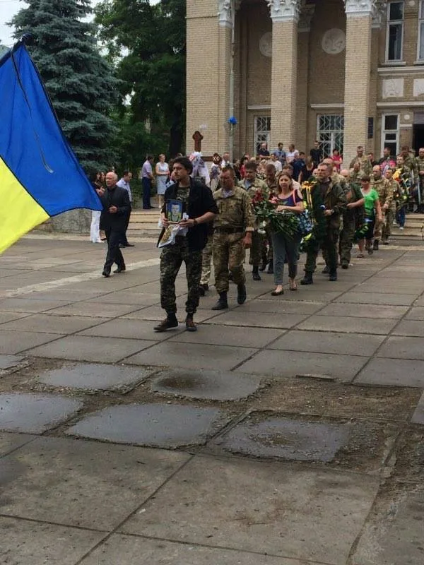 В Каховке сегодня прощались с умершим от ран воином АТО Максимом Витюком
