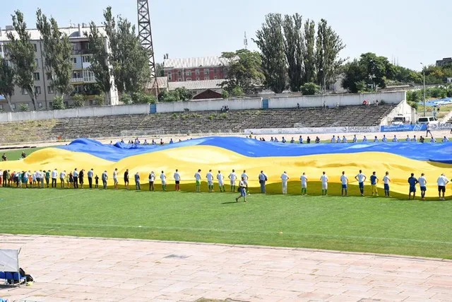 В Херсоне развернули самый большой в мире флаг Украины