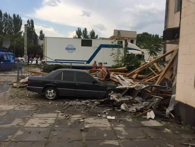 В Лазурном женщина погибла под перевернувшимся грузовиком