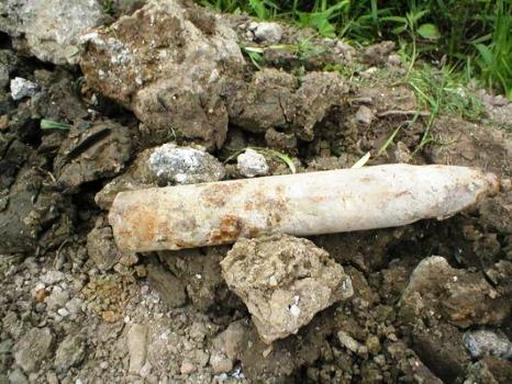 В Белозерском районе возле автомобильного моста через Ингулец нашли боеприпас времен войны