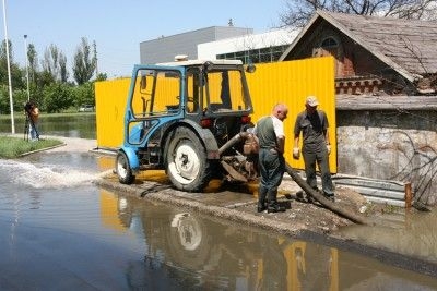 В Каховке из-за аварии на канализационном коллекторе без водоснабжения более 300 частных домов