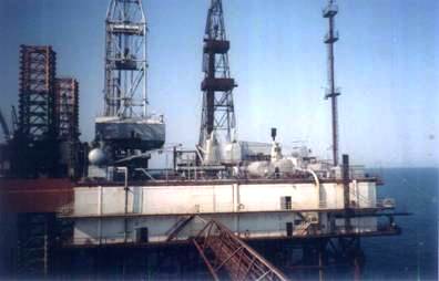 В Азовском море возле Арабатской стрелки на буровой вышке произошла утечка газа (подробности)