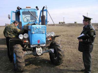 В Нововоронцовском районе местный фермер угнал у партнера по бизнесу трактор